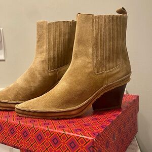 NEW Tory Burch Tan Ankle Boots